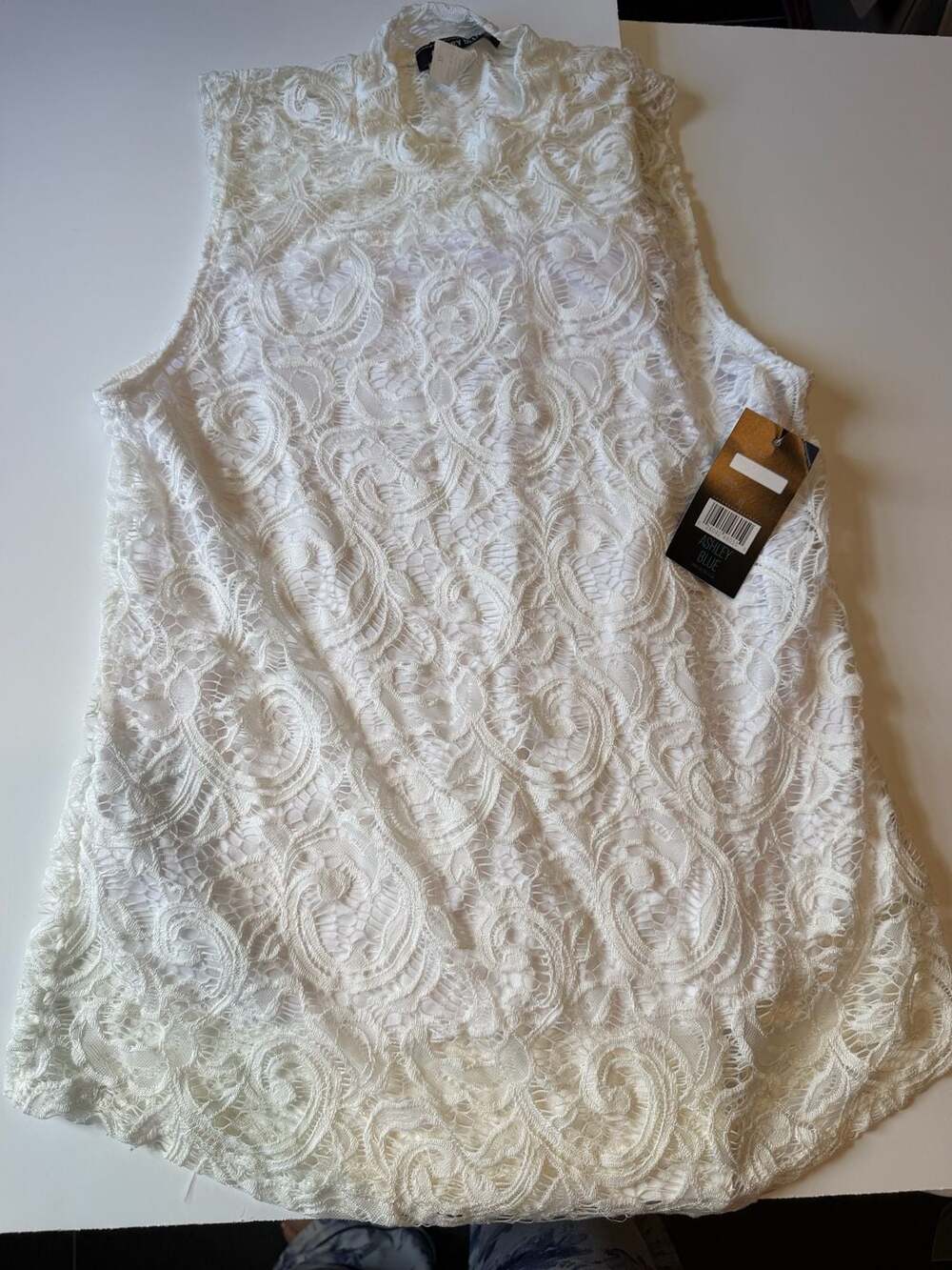 Ashley Blue Women's White Lace Mock Neck Sleeveless Blouse Size XL New with Tags